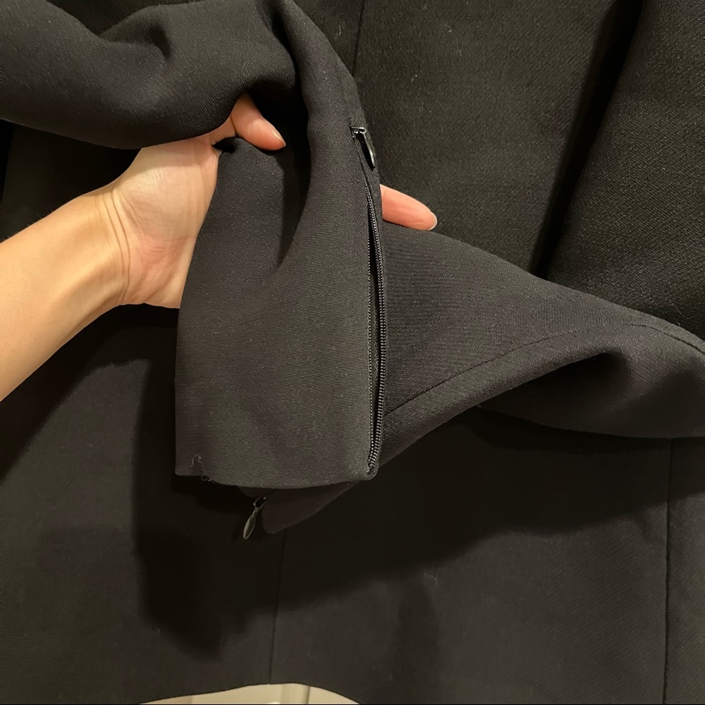 SOLD NWT The Row Leo Wool-Blend Top in dark black size 4 - Picture 5 of 7